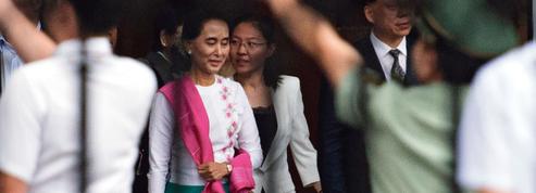 La visite d'Aung San Suu Kyi à Pékin suscite la polémique