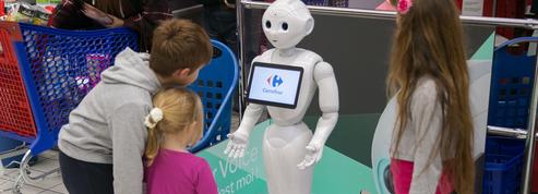 Pepper, le robot humanoïde qui accompagne les clients de Carrefour