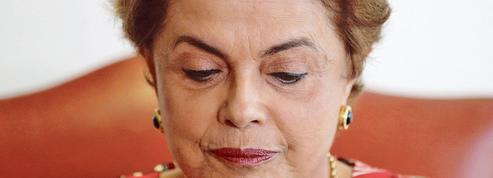 Au Brésil, Dilma Rousseff poussée vers la sortie