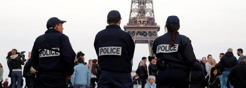 Attaque sur les Champs-Élysées : une centaine de policiers réunis au Trocadéro