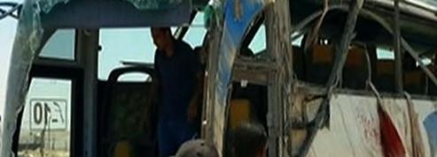 Égypte: l'attaque d'un bus de pèlerins coptes fait au moins vingt-huit morts