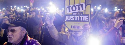 Roumanie : des milliers de manifestants anti-corruption défient le gouvernement