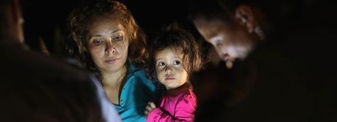 États-Unis : seules 364 des 2500 familles de migrants séparées ont été réunies