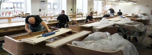 Steinway : le savoir-faire unique du fabricant de pianos convoité par les Chinois