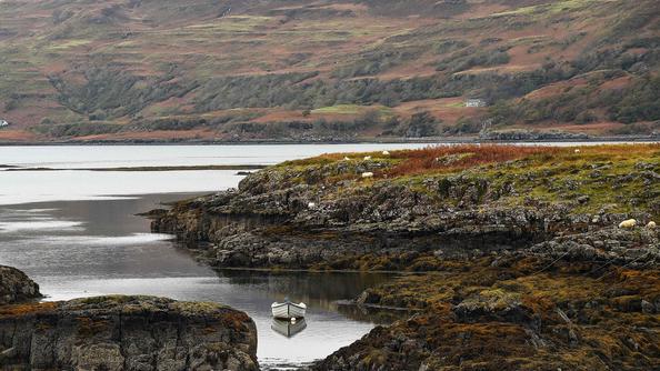 Une vue des côtes de l'île.