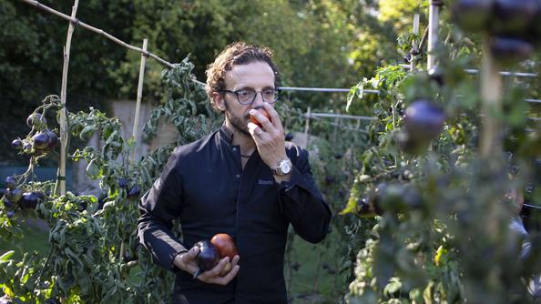 Pour le jeune chef étoilé Simone Zanoni, quand on représente l'excellence, on est tenu d'être exemplaire.