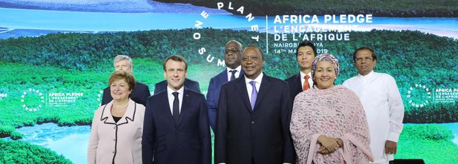 À Nairobi, Macron prend de nouveaux engagements pour la planète