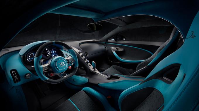   The cabin of the Divo differs from that of the Chiron through more envelope bottles and a suede cover. 