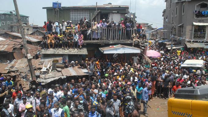 Au moins 8 morts dans l'effondrement d'un immeuble à Lagos — Nigeria Au moins 8 morts dans l'effondrement d'un immeuble à Lagos — Nigeria