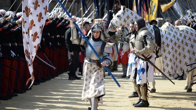 A Souvent Mis Son Art Au Service De Jeanne D'arc Le retour de l'anneau de Jeanne d'Arc en France salué par la Toile