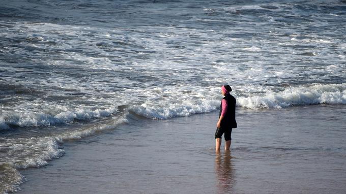 à Alger Le Burkini Est Interdit à La Piscine Publique Des Sablettes