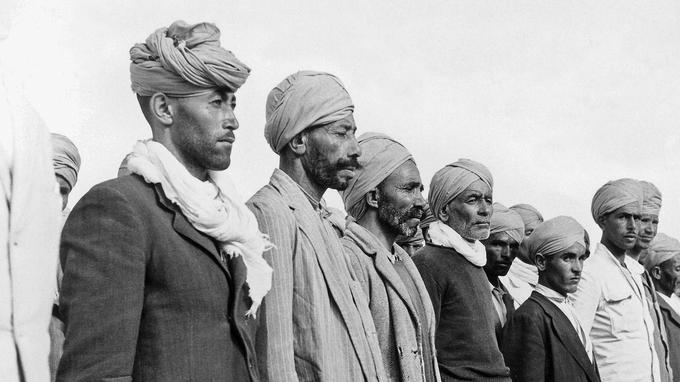 Les Harkis, ces soldats oubliés de la France, dont l'intégration a été