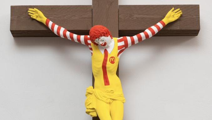 Grave BLASPHÈME : En Israël, un clown McDonald's crucifié indigne les chrétiens XVM030dcbd6-164c-11e9-9c06-0c291deb7893