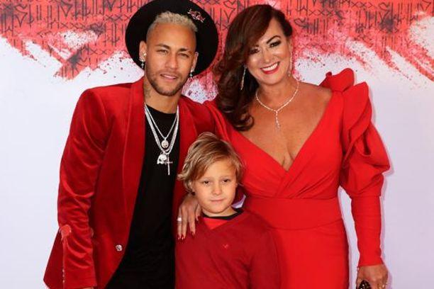 Neymar Fete Ses 27 Ans A Paris En Grande Pompe Sur Le Theme Du Rouge