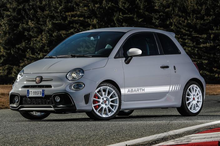 Abarth 595 Esseesse Une Voiture Hommage Pour Les 70 Ans Du Scorpion