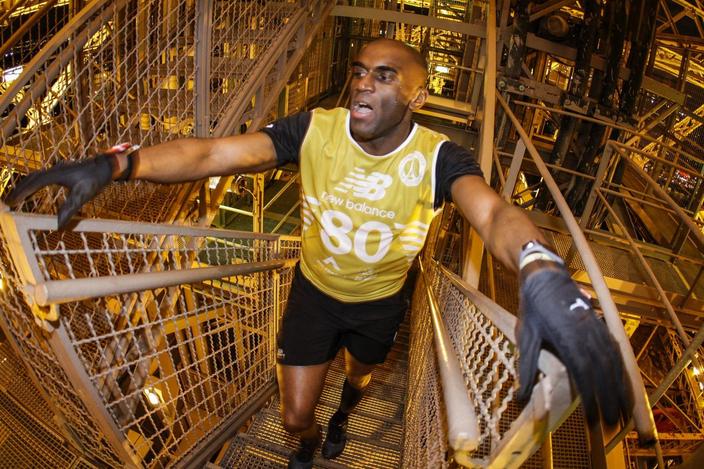 La Verticale De La Tour Eiffel Une Course A Couper Le Souffle