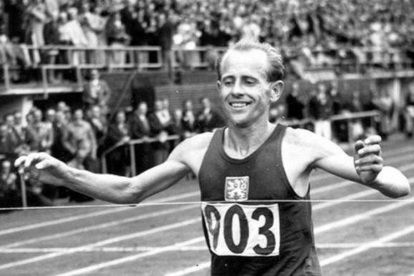 R&eacute;sultat de recherche d'images pour "Emil Zatopek h&eacute;ros des jeux d'Helsinki"