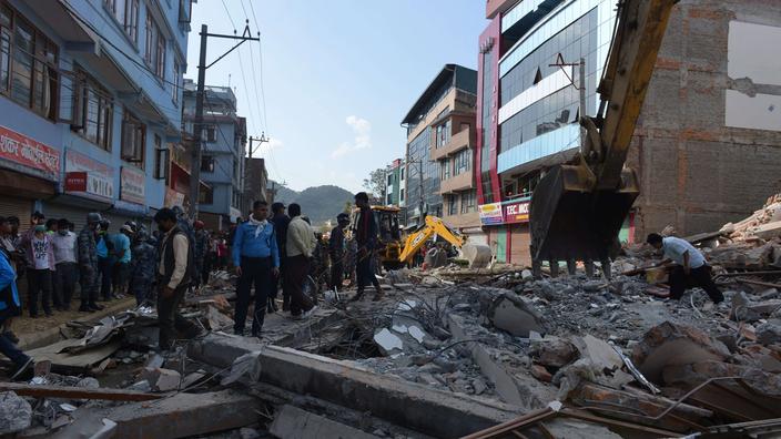 Un Nouveau Seisme Frappe Le Nepal