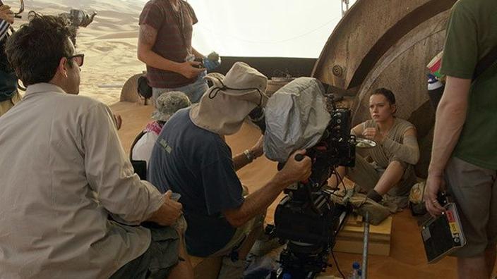 Documentaire Montrant Les Coulisses D Un Film Star Wars VII : un documentaire dévoile les coulisses du tournage