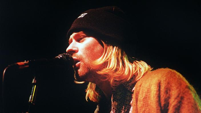 Vec Quel Guitariste Kurt Cobain était-il Dans La Photo Originale Nirvana : une des guitares de Kurt Cobain en vente sur eBay