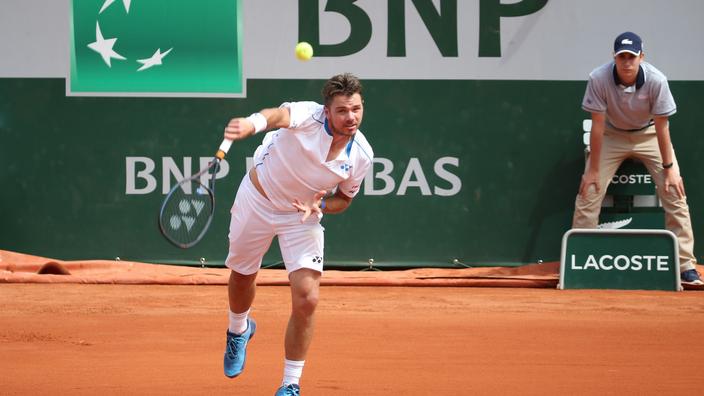 Ramasseur De Balle De Golf Salaire Par Mois Roland Garros : un ramasseur de balle se prend un service de Wawrinka