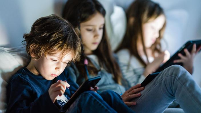 Enfants Les Dangers De Laddiction Aux écrans