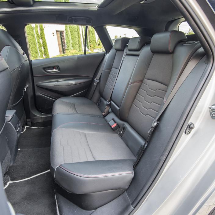 Toyota Corolla, le break hybride monte en gamme