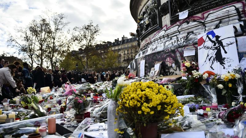 Attentats De Paris : Ces Photos Qui Racontent L'émotion En France