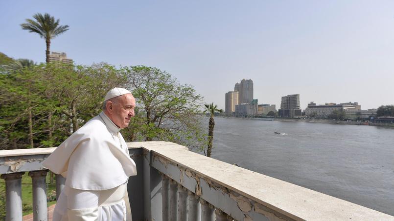 Le pape François face au Nil pour son deuxième jour au Caire, le 29 avril 2017.