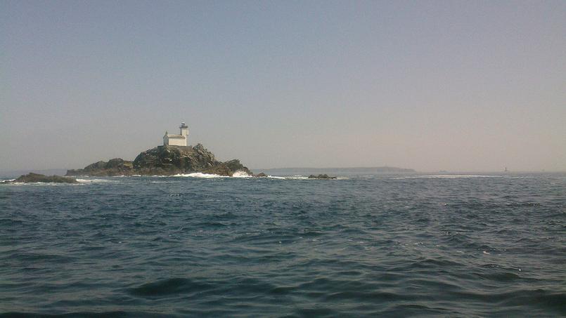 Bretagne Deux Mois En Solitaire Sur Le Phare Maudit De Tevennec