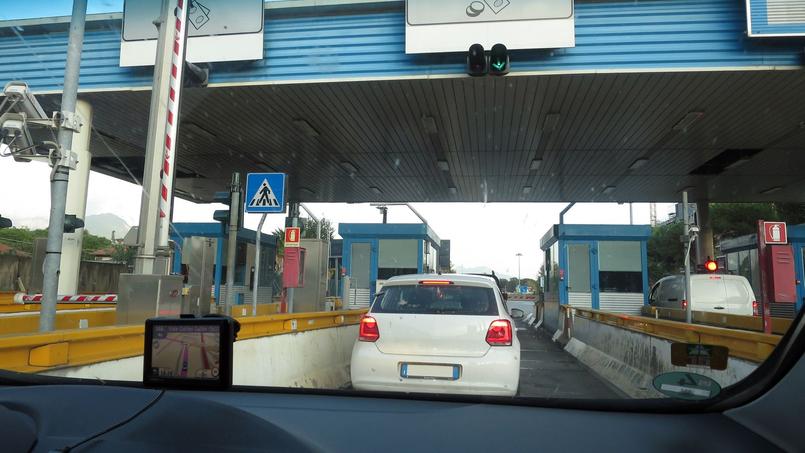 Le gel des péages l'année passée générera 500 millions d'euros de recettes en plus pour les sociétés d'autoroute sur les vingt ans à venir.