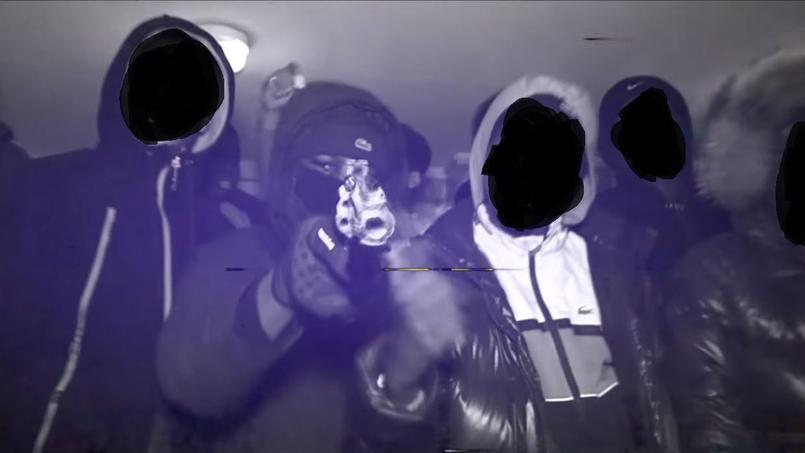 Dans Un Clip De Rap Des Collegiens De Belleville Exhibent Des Armes Et De La Drogue