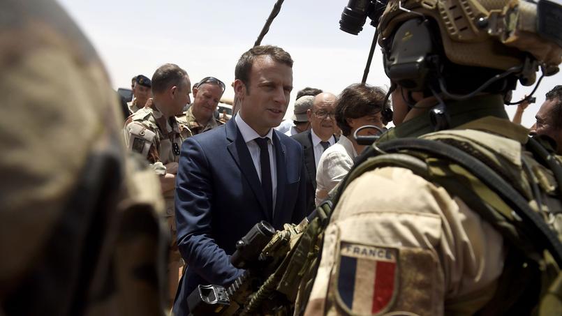 Pour son premier déplacement hors Europe en tant que président, Emmanuel Macron s'est rendu à la base militaire de Gao.