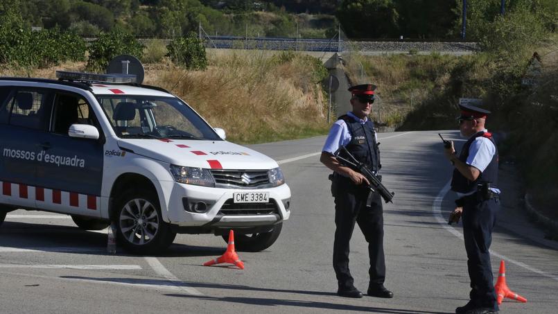 La police catalane a abattu un homme porteur d'une ceinture d'explosifs, à Subirats, à une cinquantaine de kilomètres de Barcelone. Il pourrait s'agir de Younès Abouyaaqoub, l'homme qui a percuté la foule sur les Ramblas avec une fourgonnette.