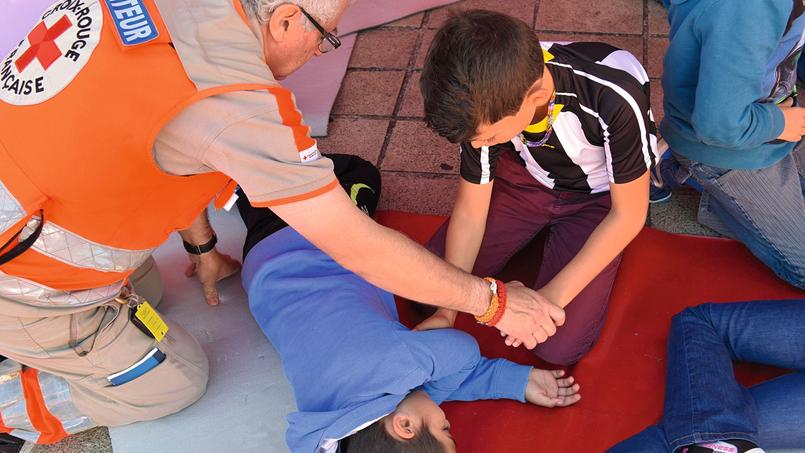 Premiers Secours Les Bons Reflexes A Apprendre Aux Enfants Des Leur Plus Jeune Age Premiers Secours Les Bons Reflexes A Apprendre Aux Enfants Des Leur Plus Jeune Age