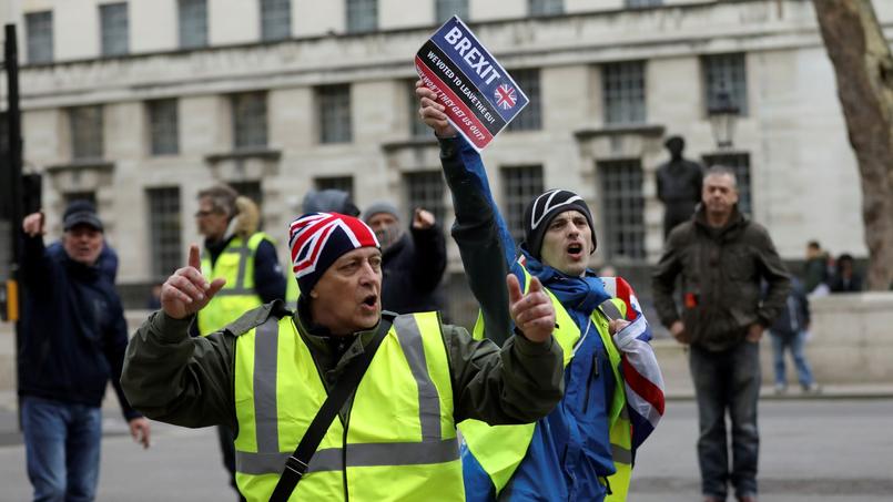 Gilets Jaunes A L Etranger L Image D Un Pays Devenu Irreformable