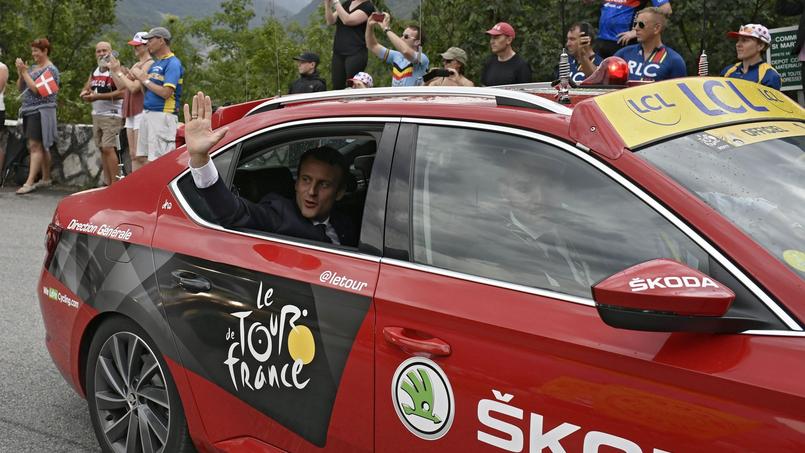 Tour De France Emmanuel Macron Present A L Arrivee A Pau Et Sur L Etape Tarbes Tourmalet