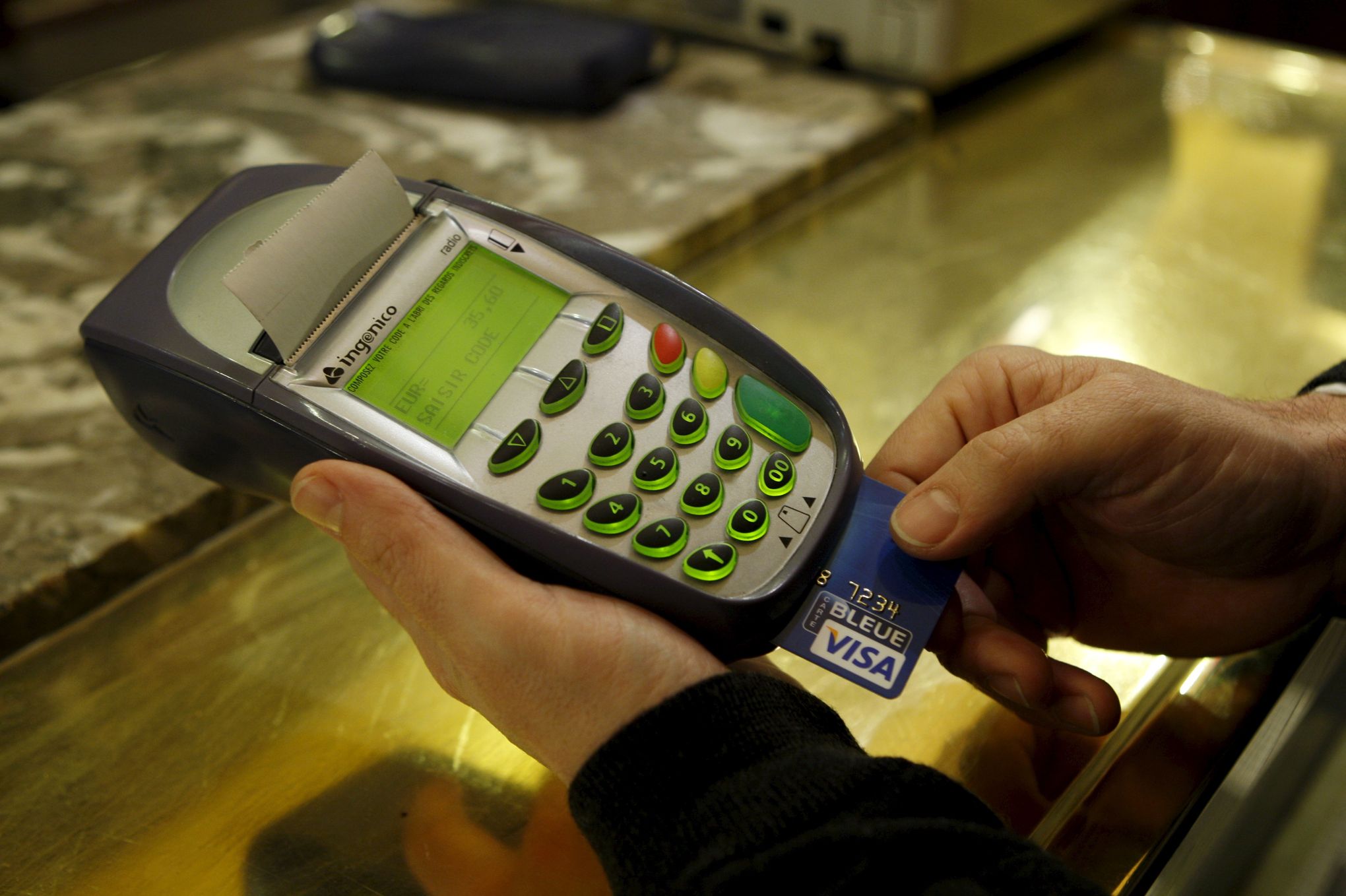 Les Français voudraient utiliser plus leur carte bancaire