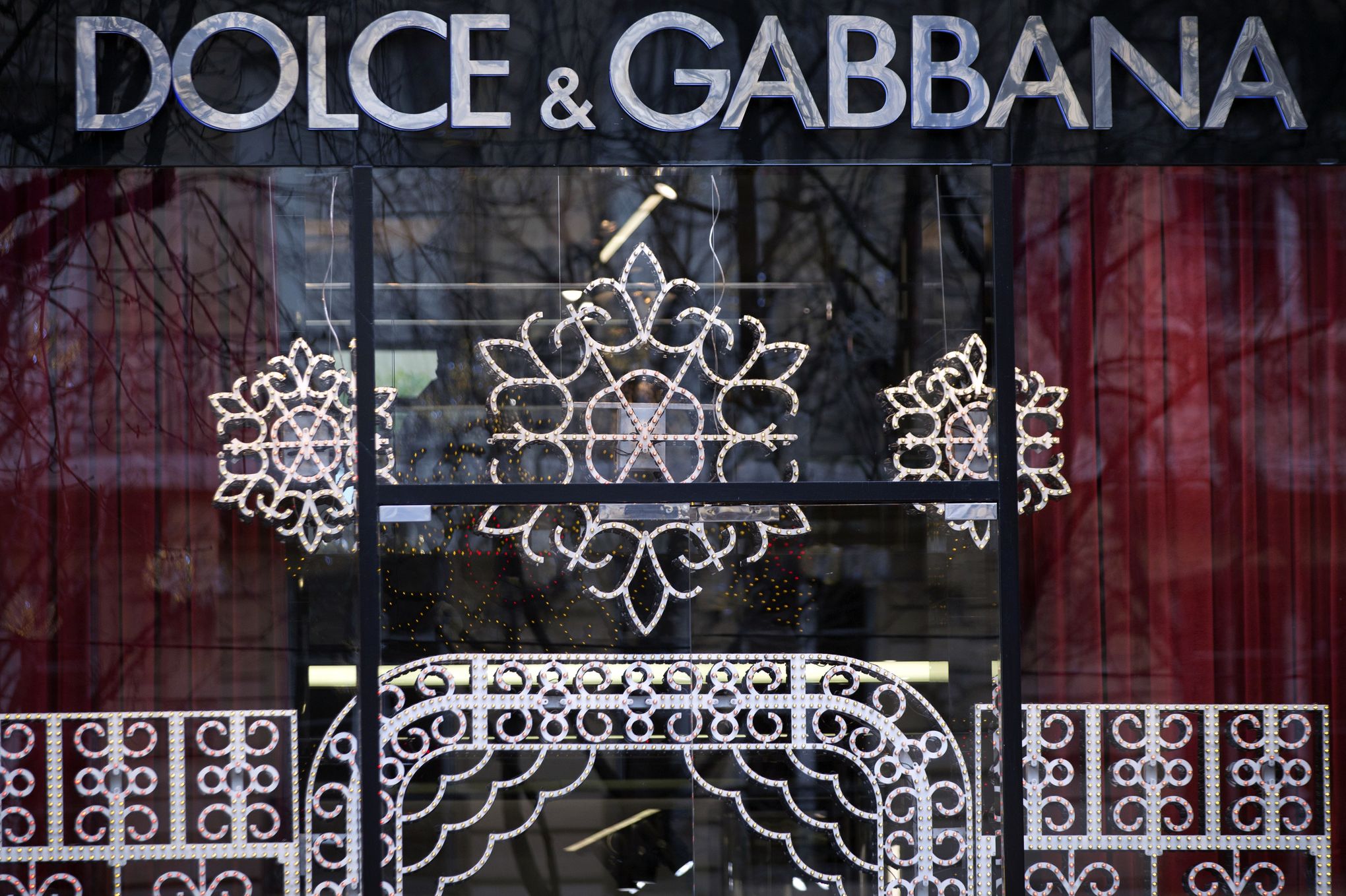 Les Gabbana Puig Lorgnent Dolceamp; Et De L'oréal Parfums GMLSpjqUzV
