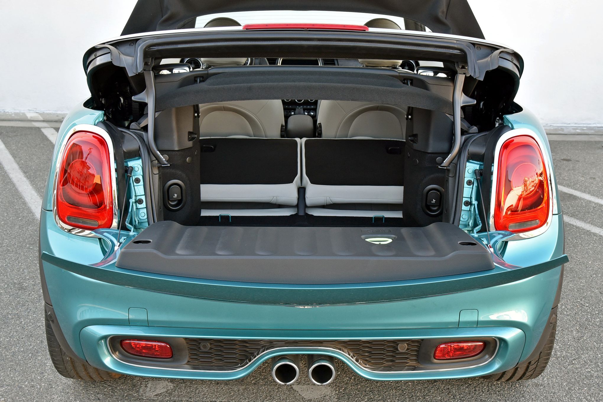 Mini Cabrio De Retour Avec Le Printemps