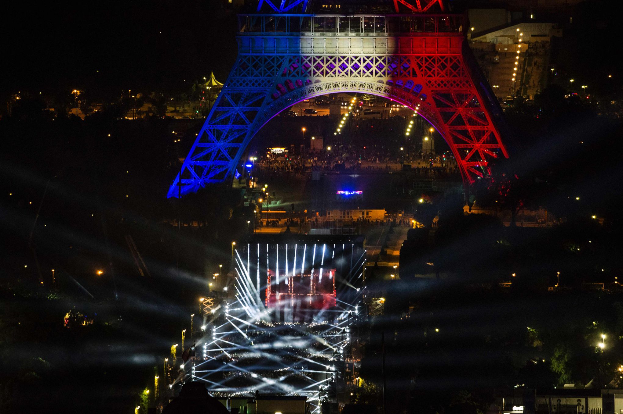 Une Tour Eiffel en or : le monument retrouvera bientôt sa couleur