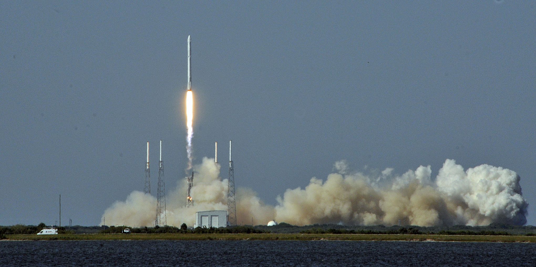 Les vidéos du jour : quand SpaceX teste la fusée qui atterrit