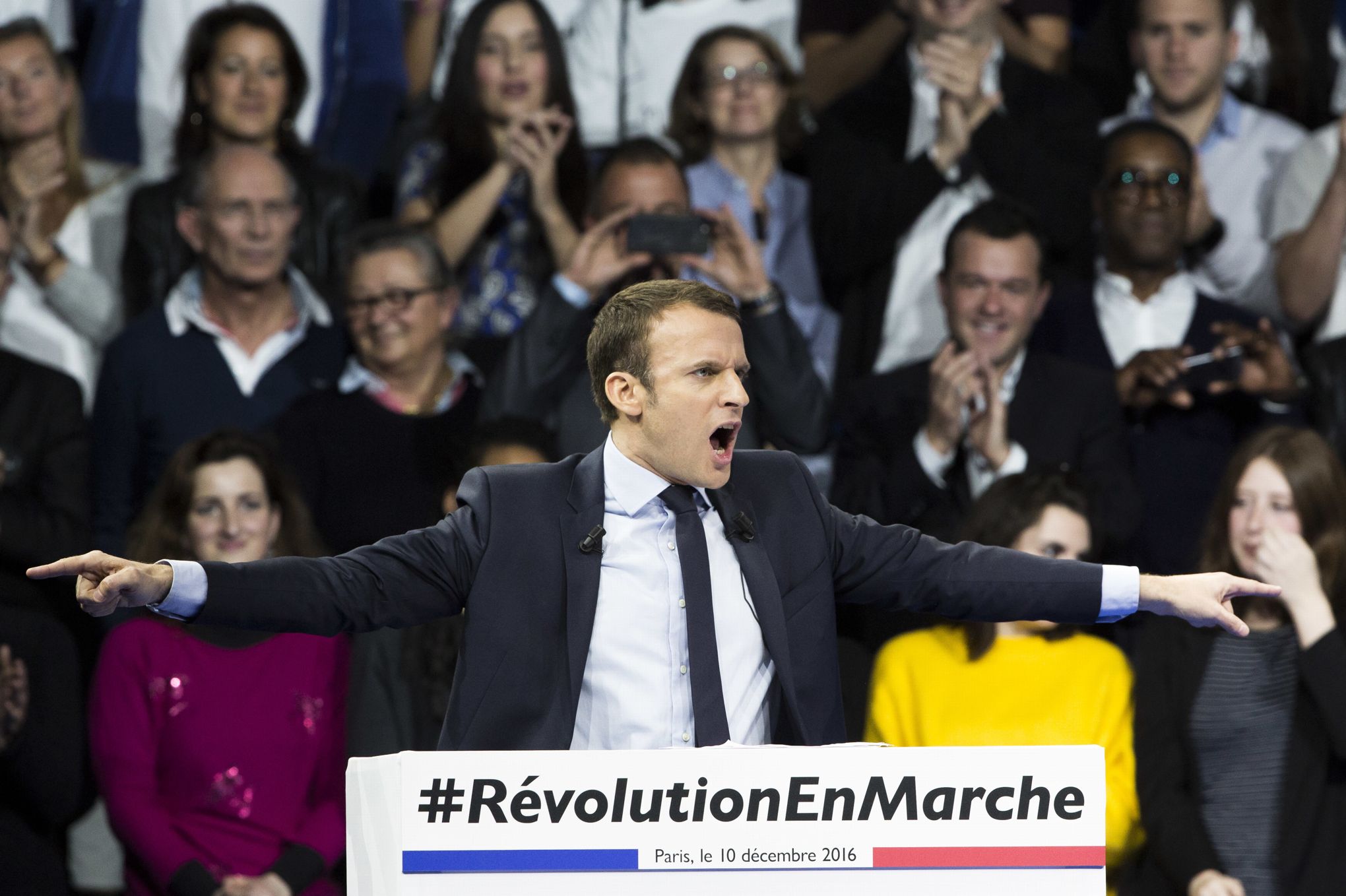 Les Hurlements De Macron Inspirent Les Internautes