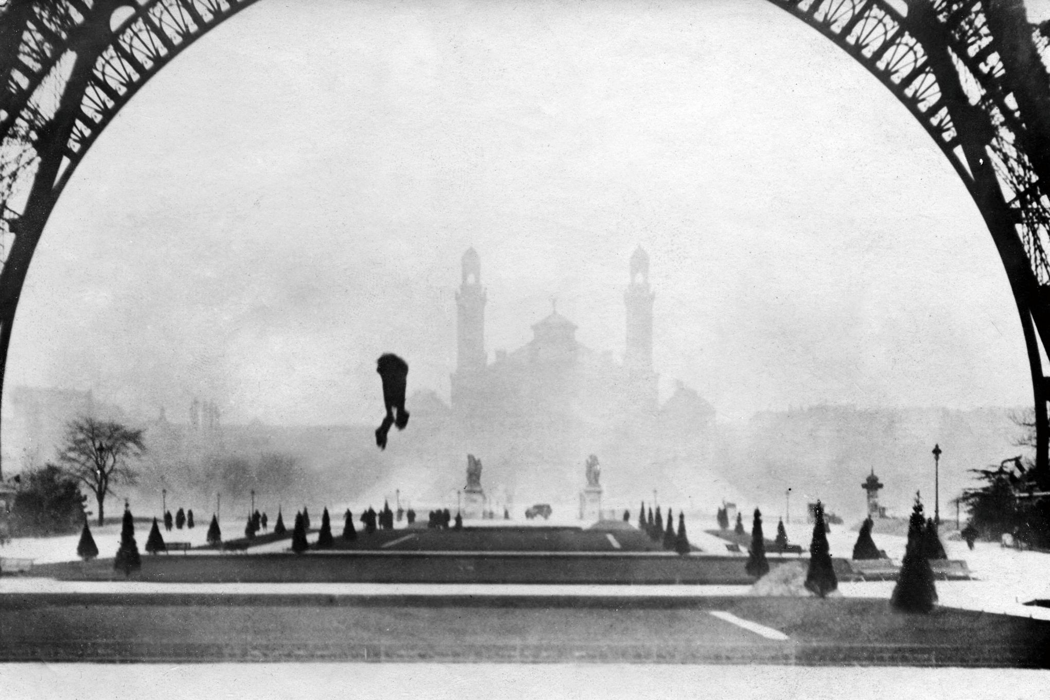 Il y a 105 ans, un fou volant se tuait en sautant de la tour Il y a 105 ans, un fou volant se tuait en sautant de la tour