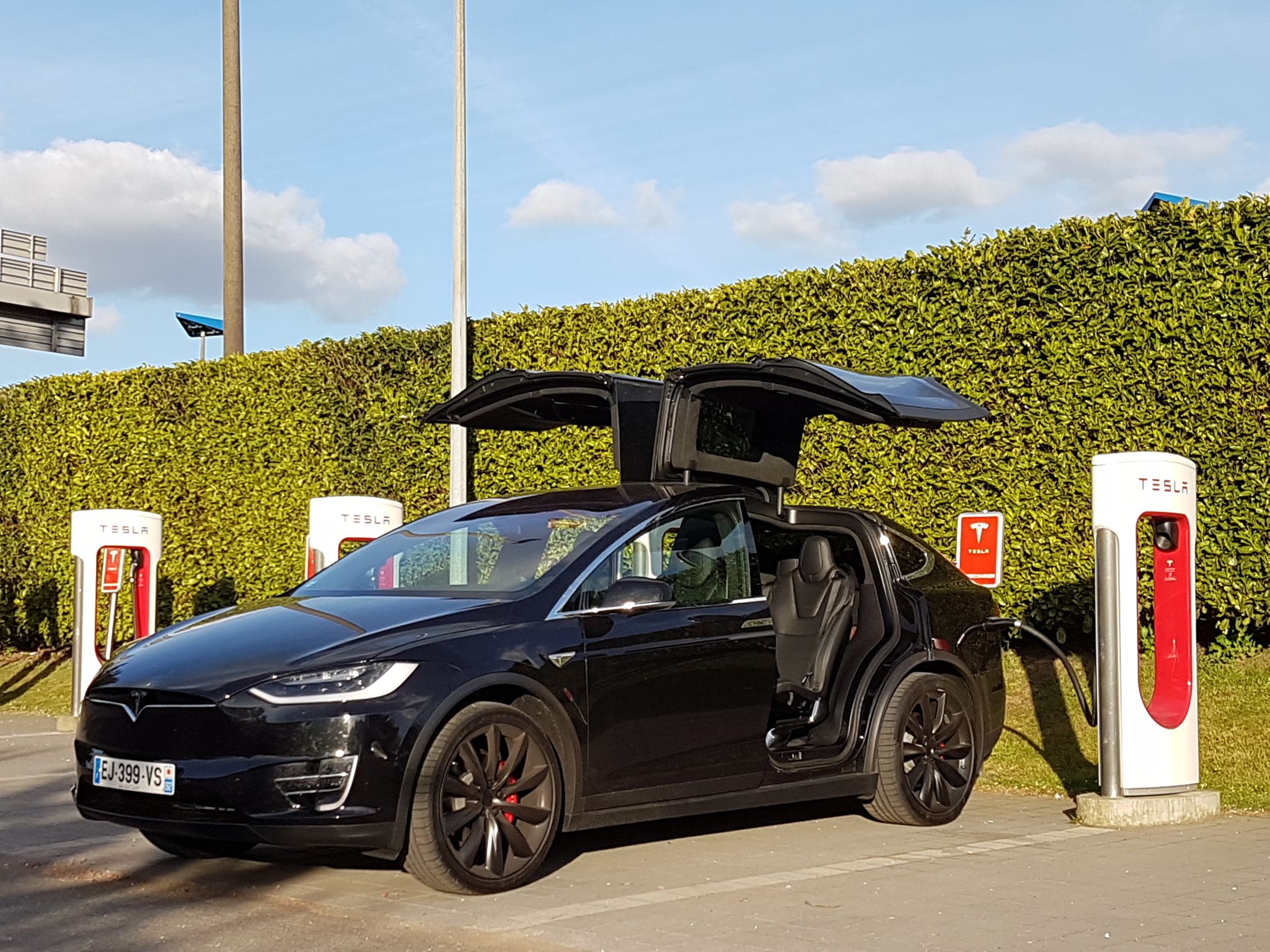 Paris Amsterdam En Tesla Model X