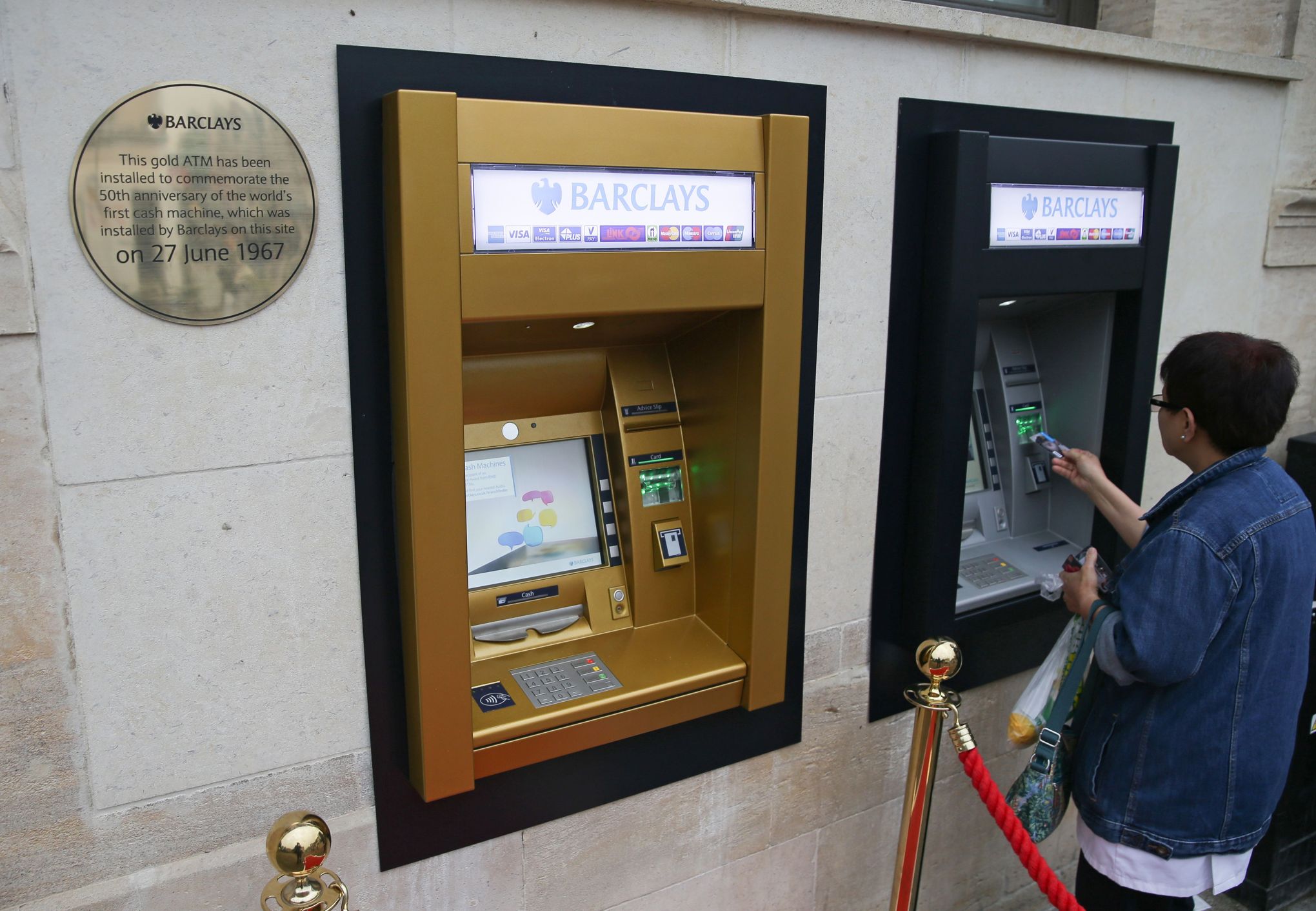 First atm. Банкомат. Банкомат (ATM). Первый Банкомат. Первый Банкомат в мире.