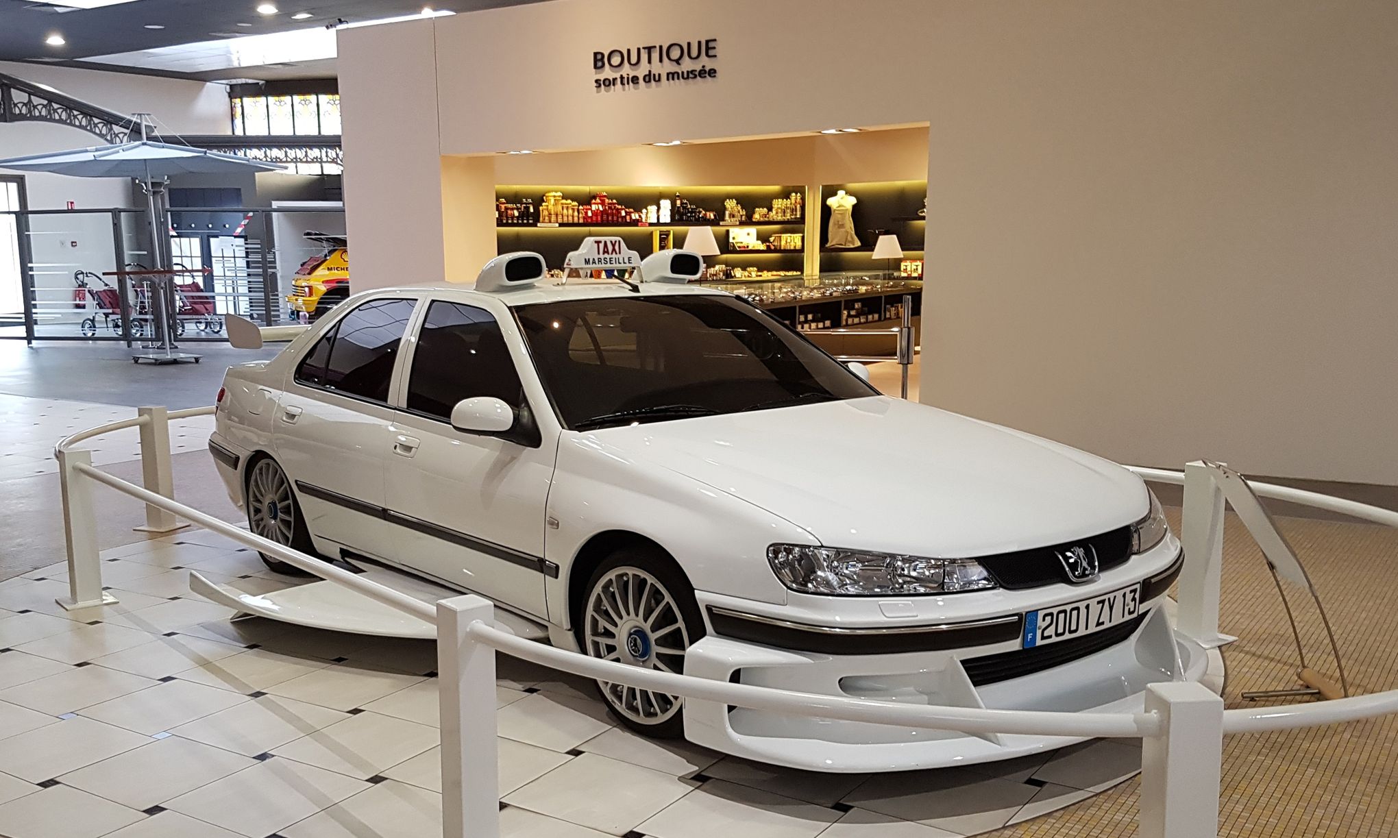 Voitures de cinéma. Peugeot 406 : le taxi le plus connu de France !