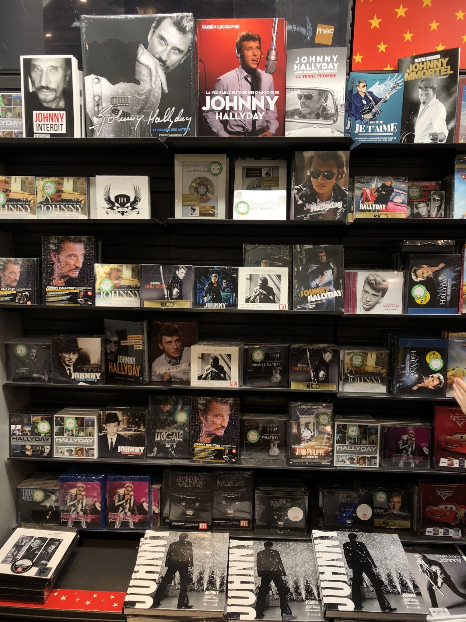 Des centaines de milliers d'albums de Johnny Hallyday vendus avant