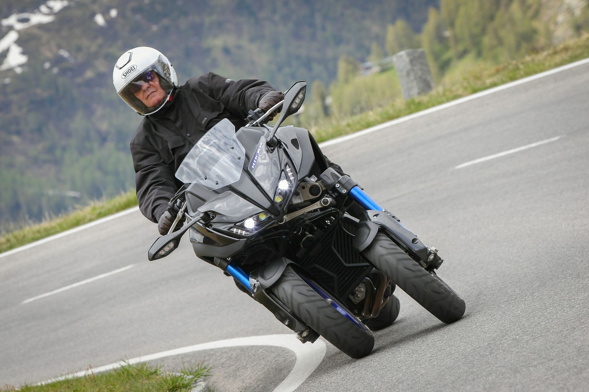 Yamaha Niken Deux Sabres Pour Le Samouraï De La Route