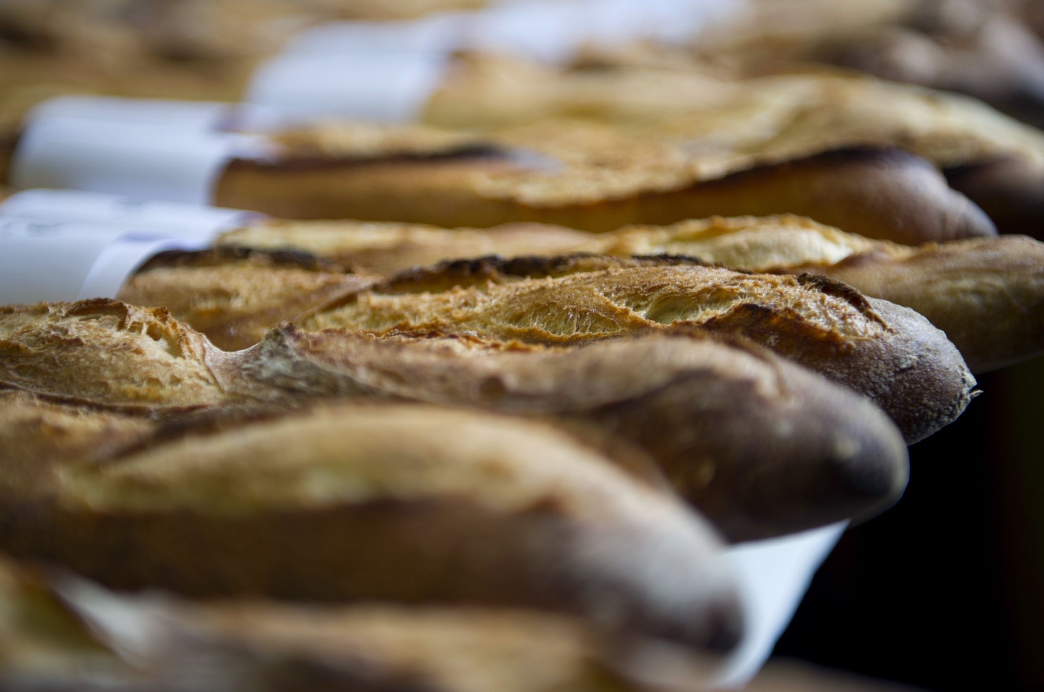 Son Pain était Du Pain De Campagne Mots Croisés Pourquoi «poser le pain à l'envers» porte-t-il malheur ?